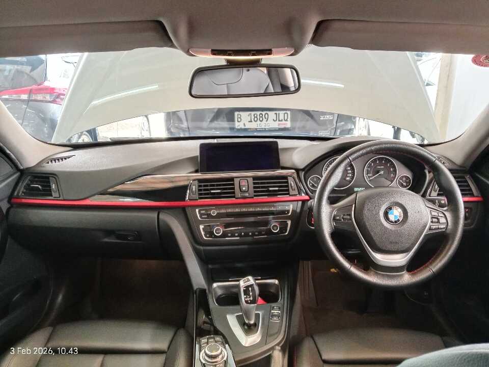 Foto Mobil Bekas Dashboard BMW 320i 2.0 N20 tahun 2013