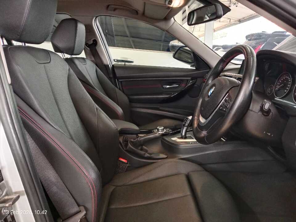 Foto Mobil Bekas Kabin Depan BMW 320i 2.0 N20 tahun 2013