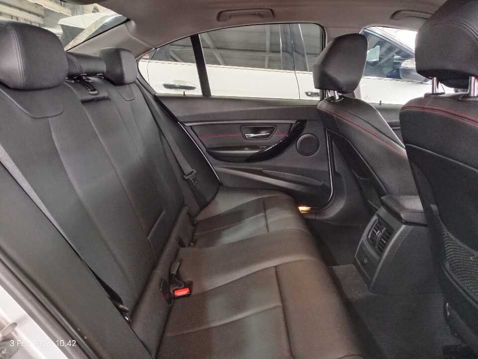 Foto Mobil Bekas Kabin Belakang BMW 320i 2.0 N20 tahun 2013
