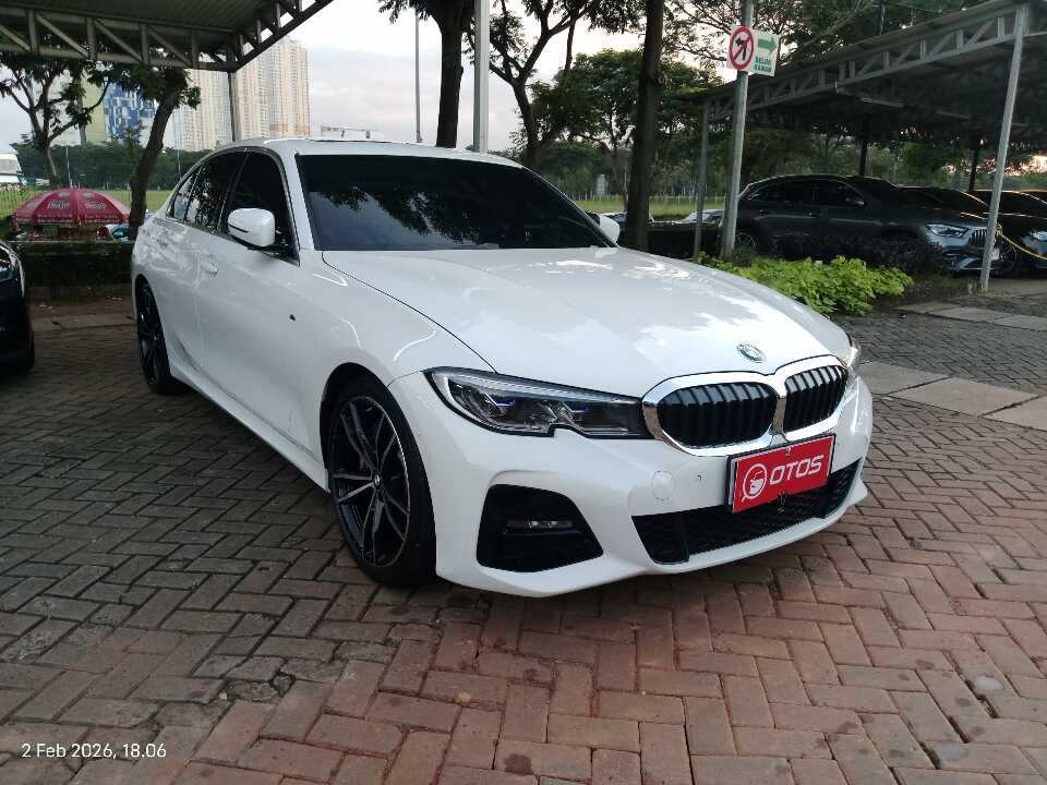 2021 BMW 330i 2.0 - Foto 1 dari 6