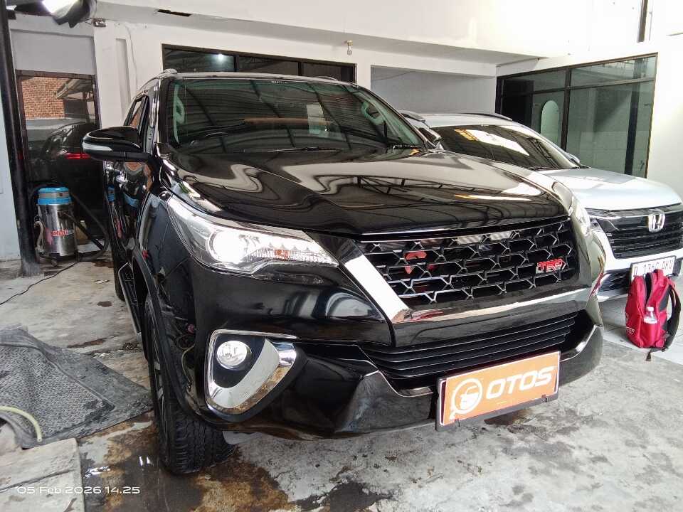 2016 Toyota Fortuner 2.4 4X2 VRZ - Foto 1 dari 6