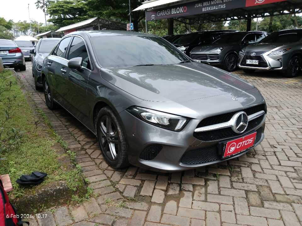 2021 Mercedes-Benz A200 1.3 - Foto 1 dari 6