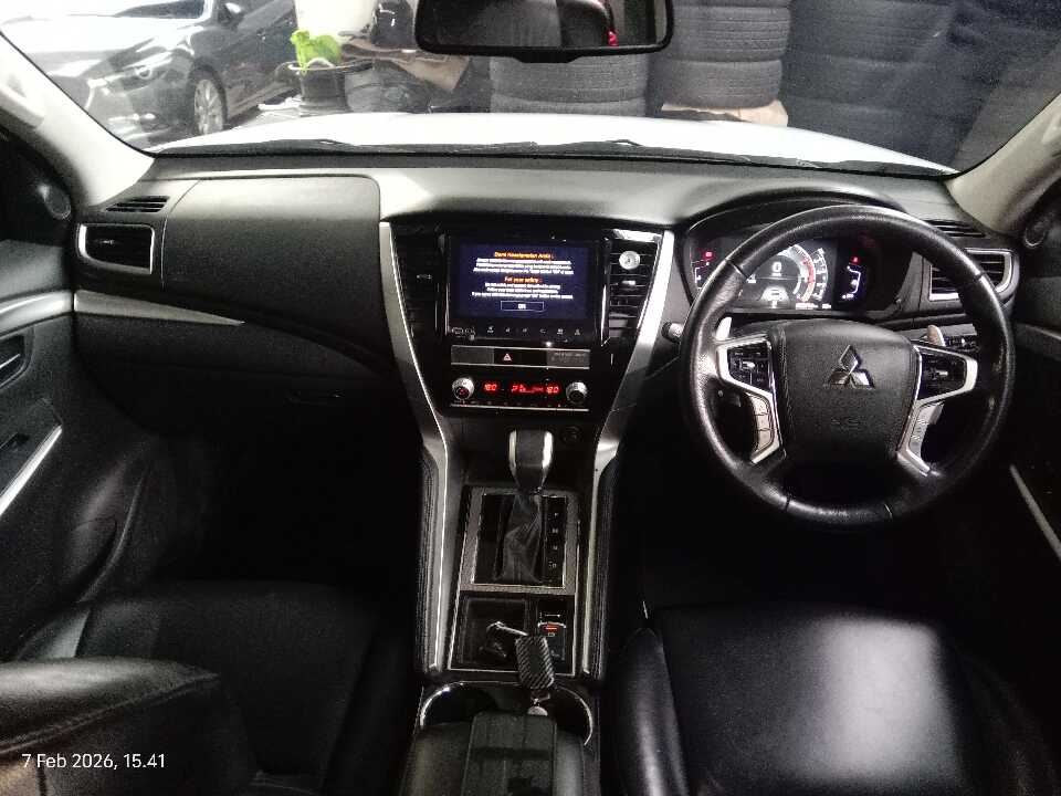 Foto Mobil Bekas Dashboard Mitsubishi Pajero Sport 2.4 Dakar 4X2 tahun 2021