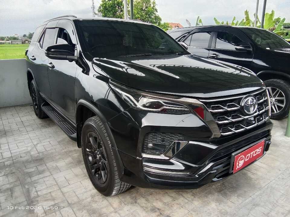 2022 Toyota Fortuner 2.8 4X2 VRZ - Foto 1 dari 6