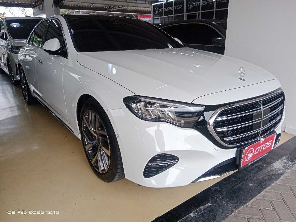 2025 Mercedes-Benz E200 2.0 - Foto 1 dari 6