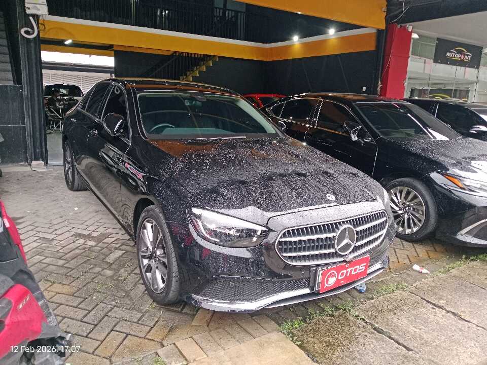 2021 Mercedes-Benz E200 2.0 - Foto 1 dari 6
