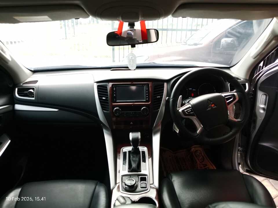 Foto Mobil Bekas Dashboard Mitsubishi Pajero Sport 2.4 Dakar 4X4 tahun 2016