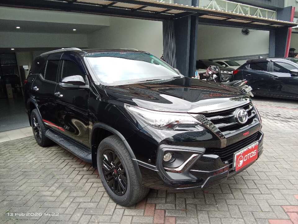 2020 Toyota Fortuner 2.4 4X2 VRZ - Foto 1 dari 6