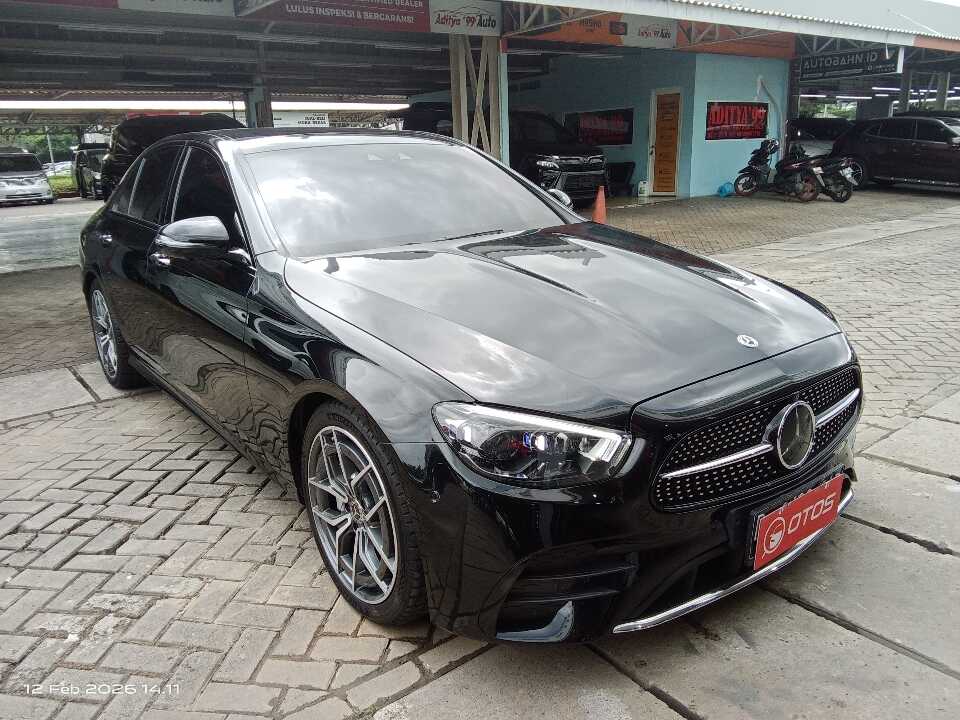 2021 Mercedes-Benz E300 2.0 - Foto 1 dari 6