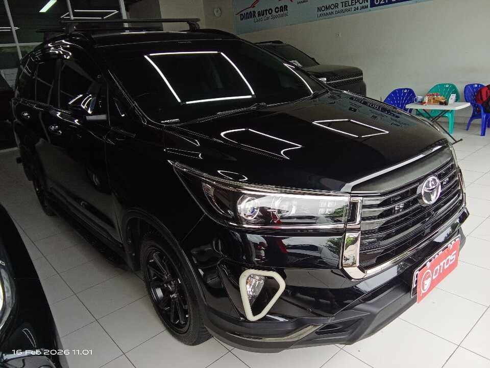 2021 Toyota Kijang Innova 2.4 Venturer - Foto 1 dari 6