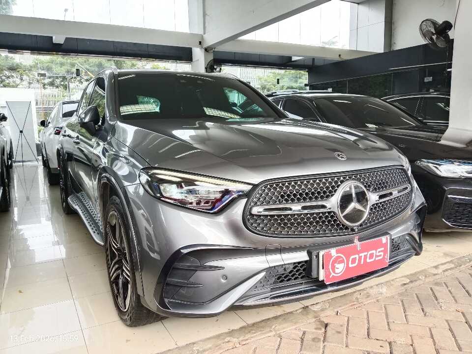 2023 Mercedes-Benz GLC300 2.0 - Foto 1 dari 6