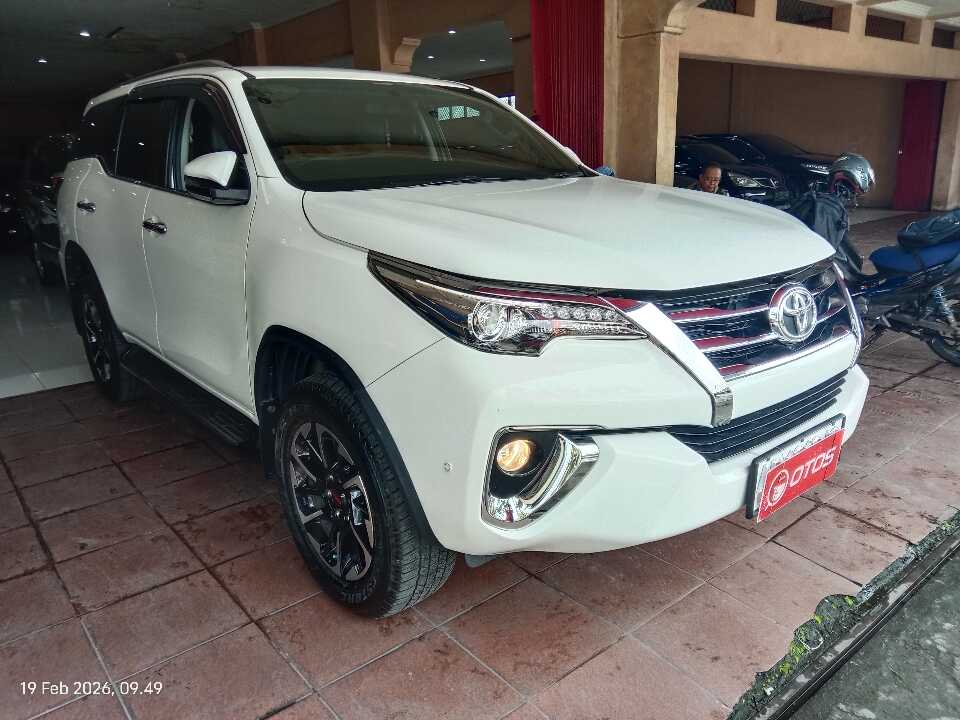 2019 Toyota Fortuner 2.4 4X2 VRZ - Foto 1 dari 6