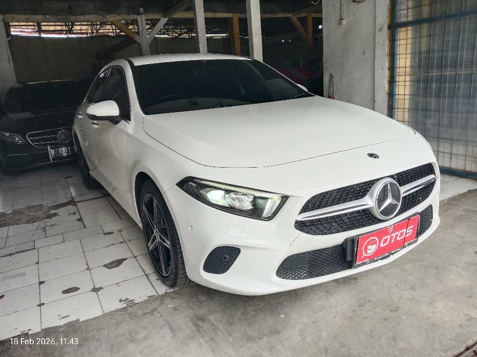 2021 Mercedes-Benz A200 1.3 - Foto 1 dari 6