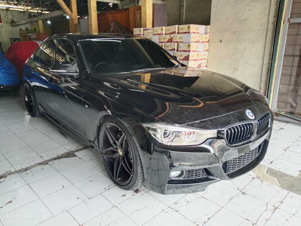 2018 BMW 330i 2.0 - Foto 1 dari 6