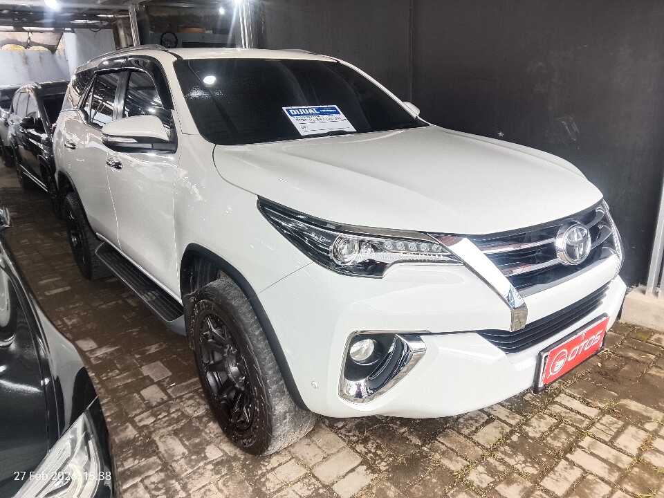 2017 Toyota Fortuner 2.4 4X2 VRZ - Foto 1 dari 6