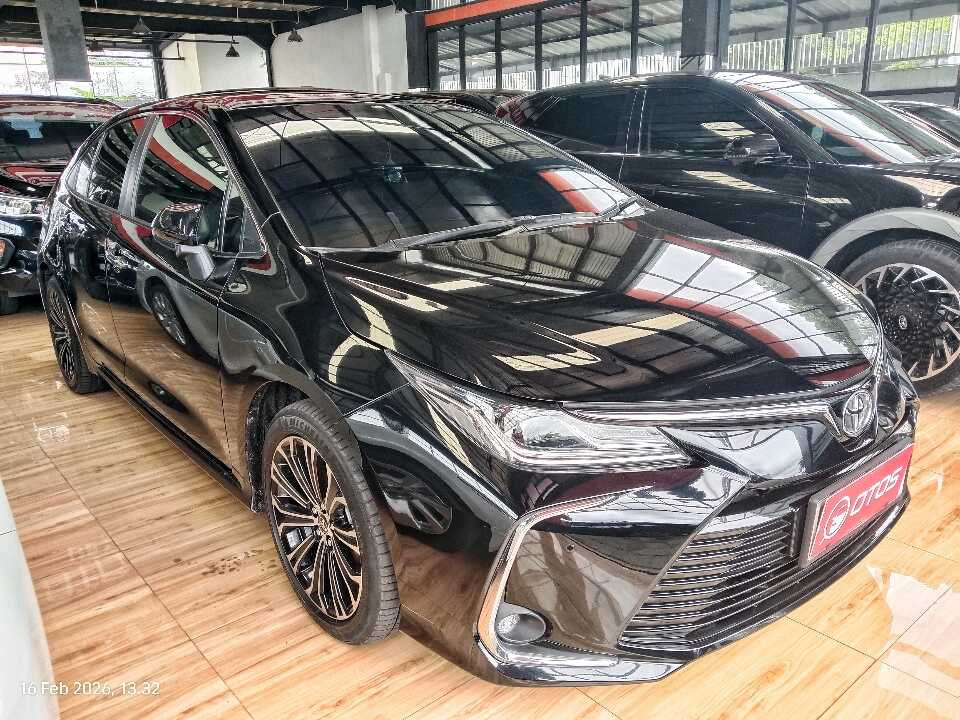 2022 Toyota Corolla Altis 1.8 V - Foto 1 dari 6