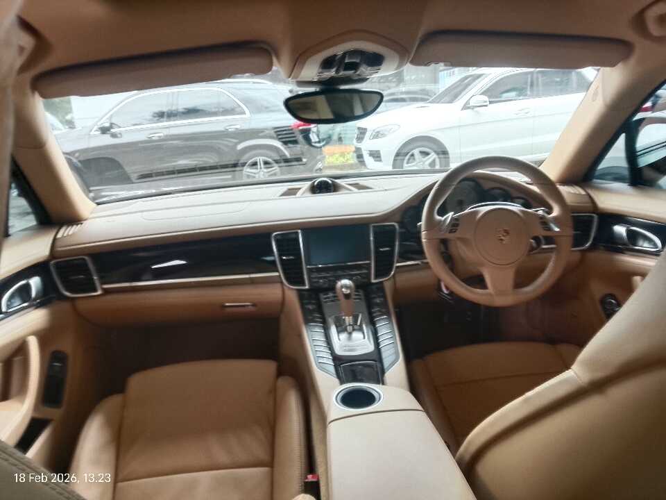 Foto Mobil Bekas Dashboard Porsche Panamera 3.0 S tahun 2013