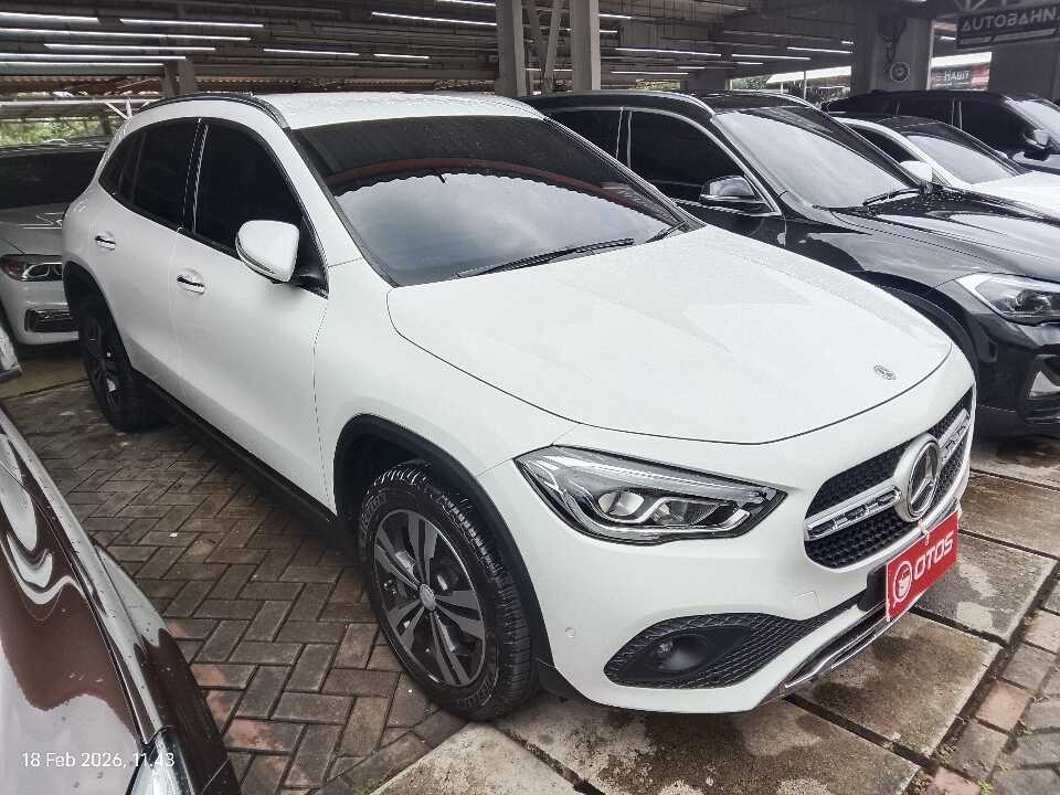 2020 Mercedes-Benz GLA200 1.3 - Foto 1 dari 6