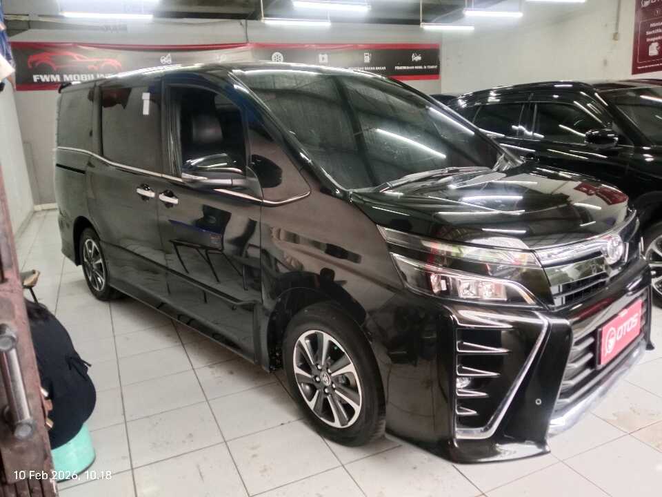 2020 Toyota Voxy 2.0 - Foto 1 dari 6