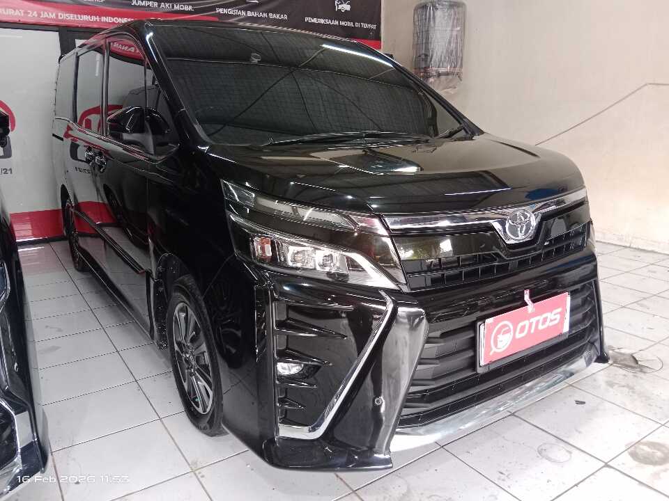 2020 Toyota Voxy 2.0 - Foto 1 dari 6