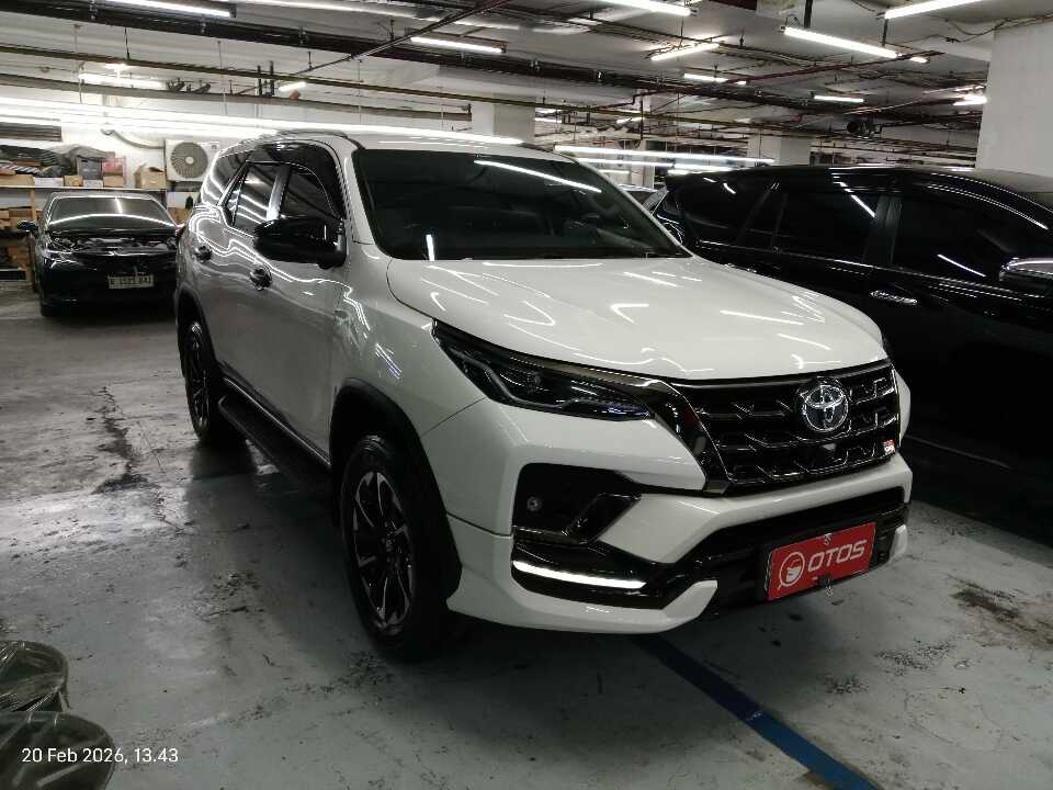2022 Toyota Fortuner 2.8 4X2 VRZ - Foto 1 dari 6