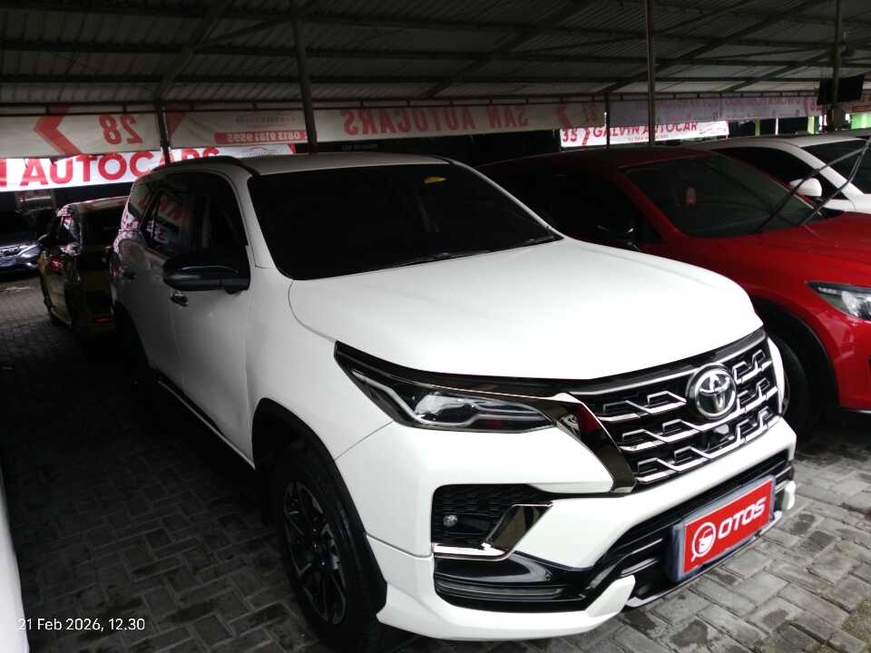 2021 Toyota Fortuner 2.4 4X2 VRZ - Foto 1 dari 6