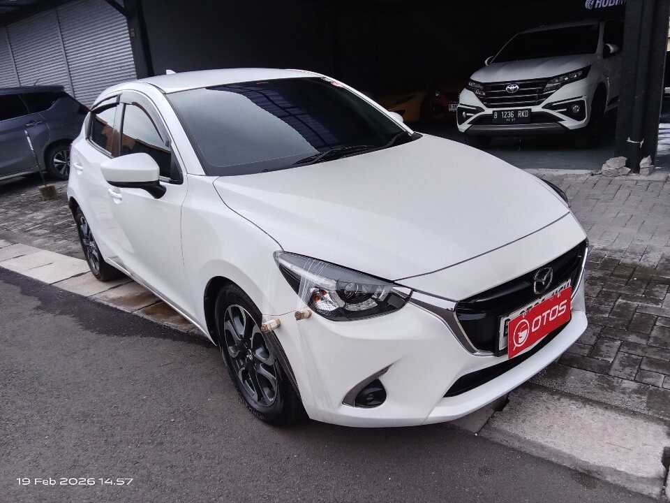 2017 Mazda 2 1.5 - Foto 1 dari 9