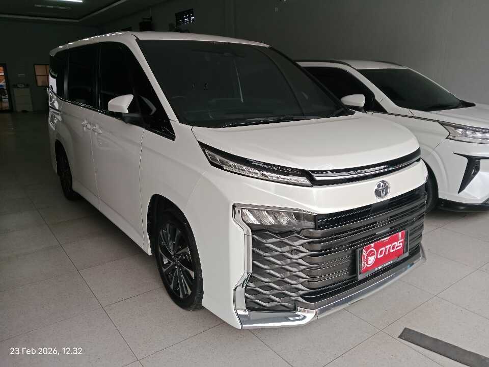 2022 Toyota Voxy 2.0 - Foto 1 dari 6