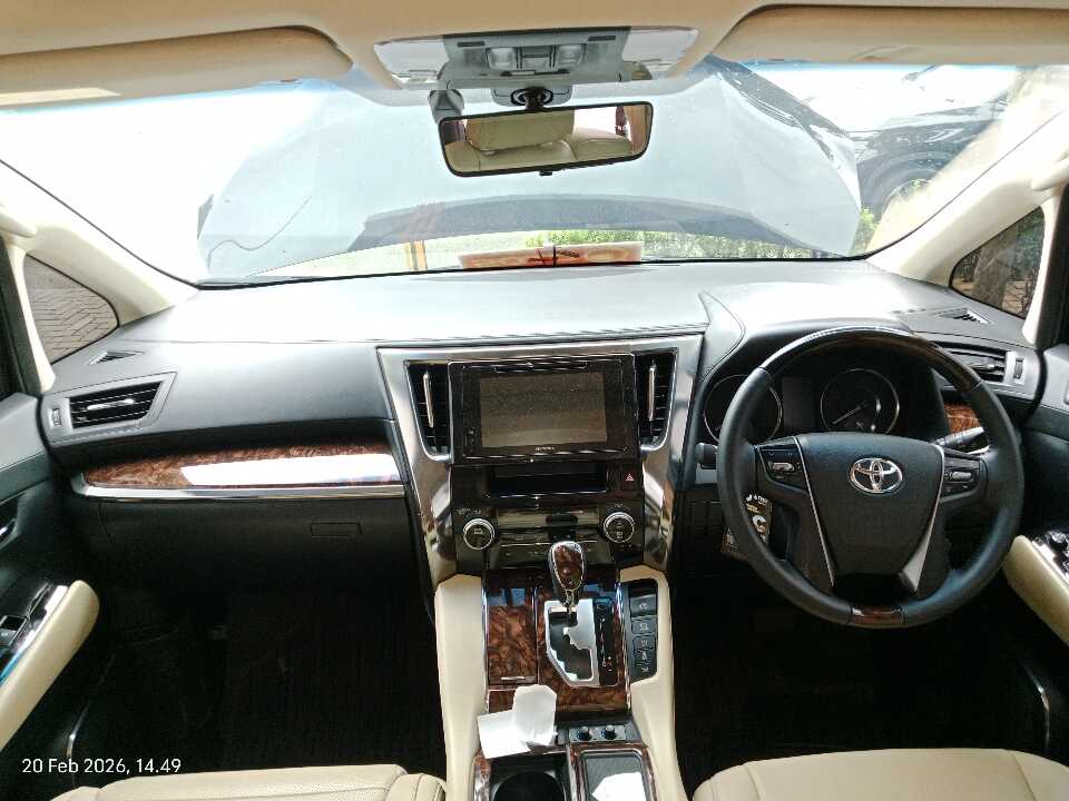 Foto Mobil Bekas Dashboard Toyota Alphard 2.5 G tahun 2019