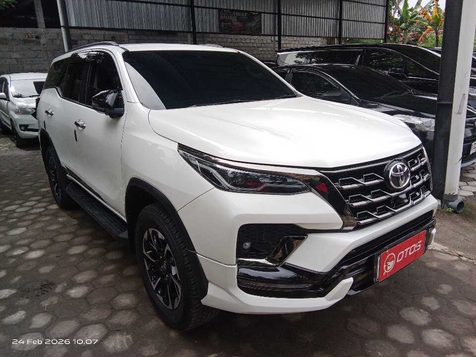 2022 Toyota Fortuner 2.8 4X2 VRZ - Foto 1 dari 6