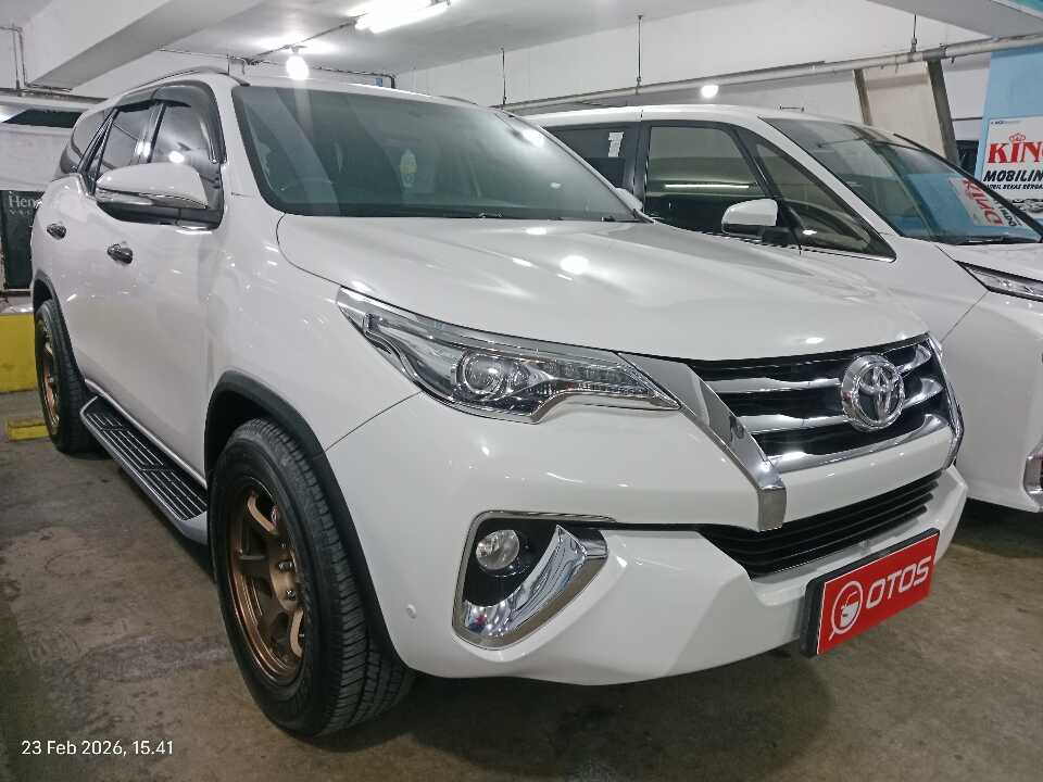 2016 Toyota Fortuner 2.4 4X2 VRZ - Foto 1 dari 6