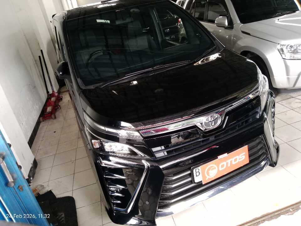 2020 Toyota Voxy 2.0 - Foto 1 dari 6
