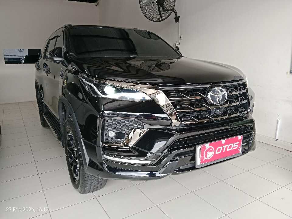 2022 Toyota Fortuner 2.8 4X2 VRZ - Foto 1 dari 6