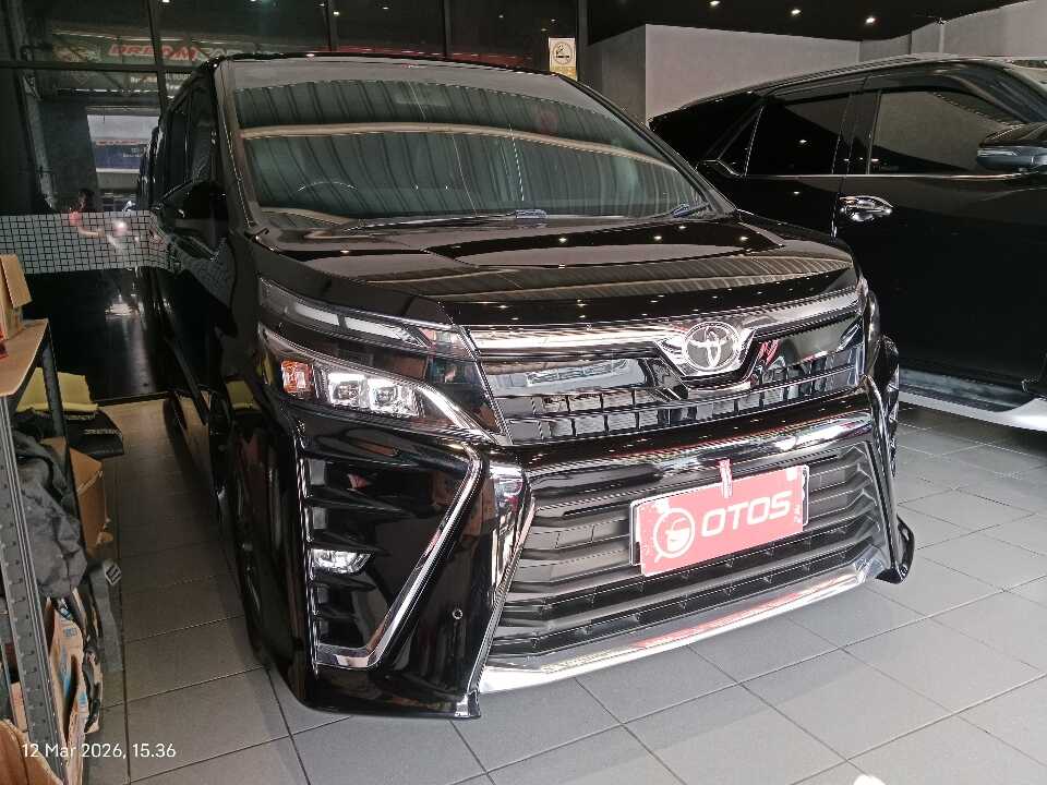 2021 Toyota Voxy 2.0 - Foto 1 dari 6