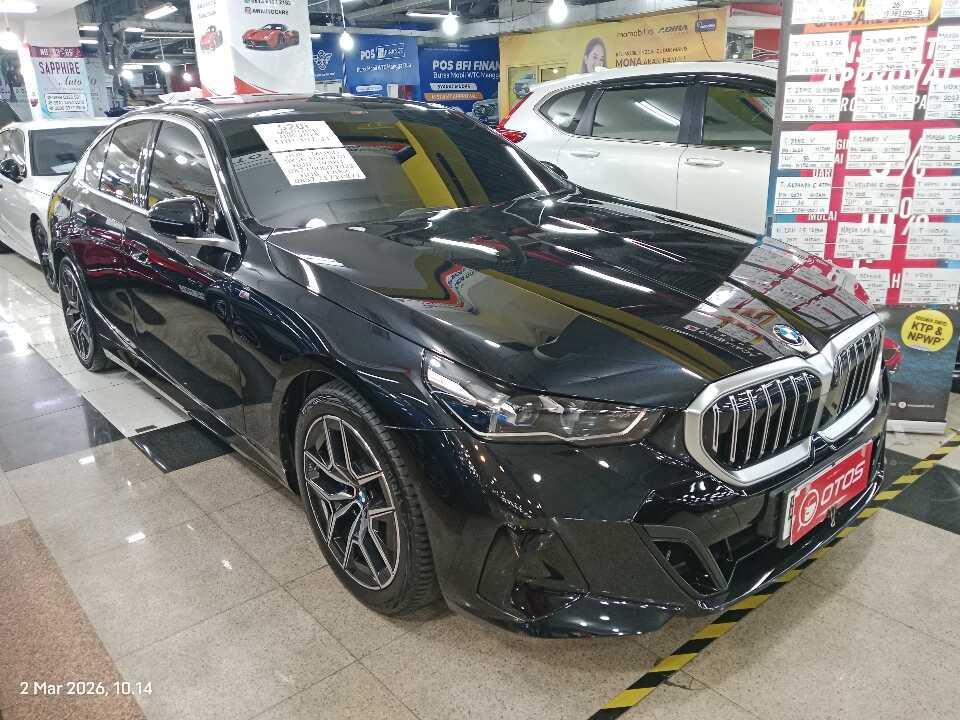 2024 BMW 520i 2.0 - Foto 1 dari 6