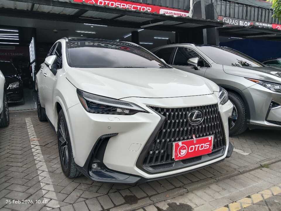 2023 Lexus NX 350 H 2.5 Luxury 4X2 - Foto 1 dari 6