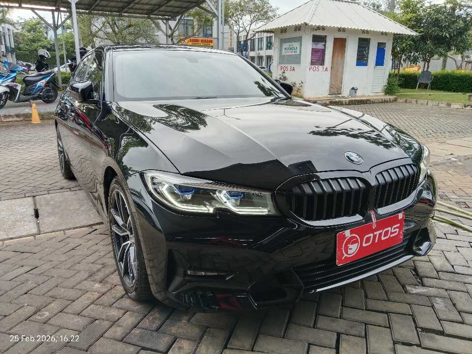 2020 BMW 320i 2.0 - Foto 1 dari 6