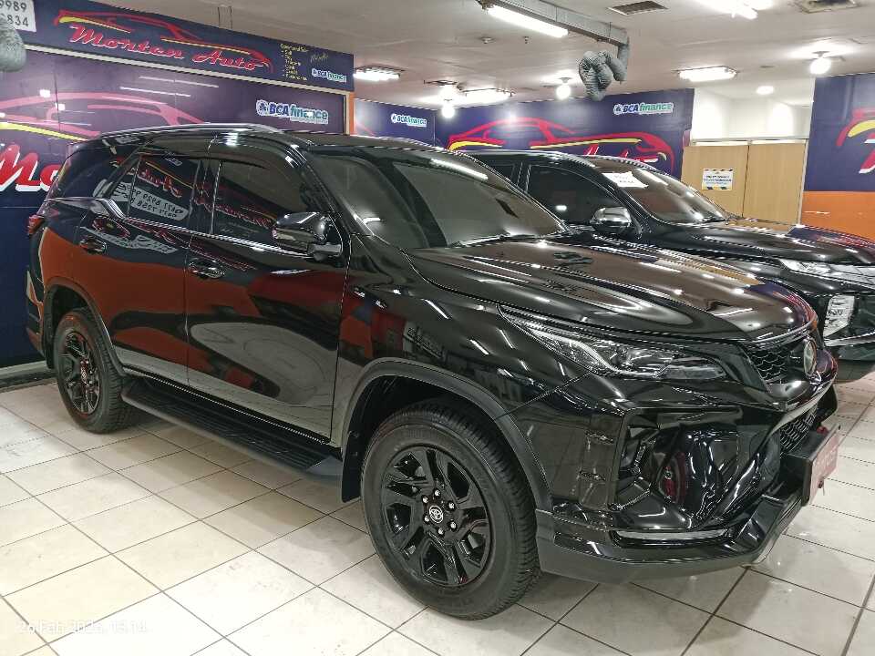 2025 Toyota Fortuner 2.8 4X2 VRZ - Foto 1 dari 6