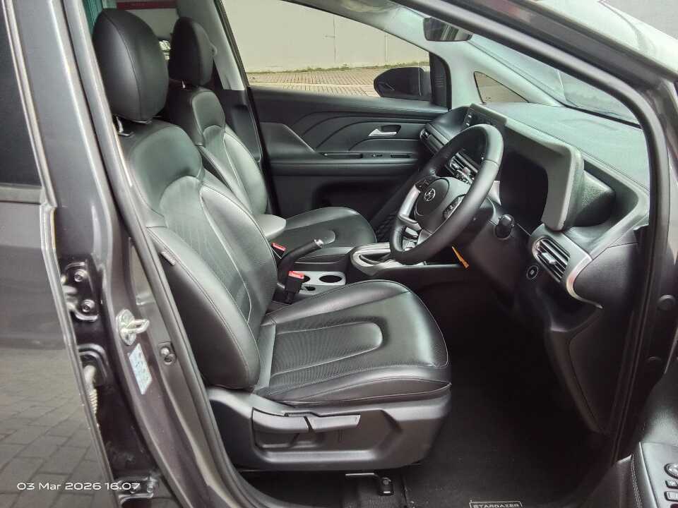 Foto Mobil Bekas Kabin Depan Hyundai Stargazer 1.5 Prime tahun 2023