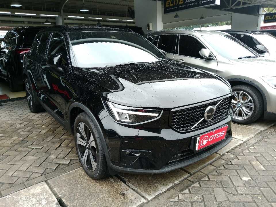 2022 Volvo XC40 1.5 - Foto 1 dari 6