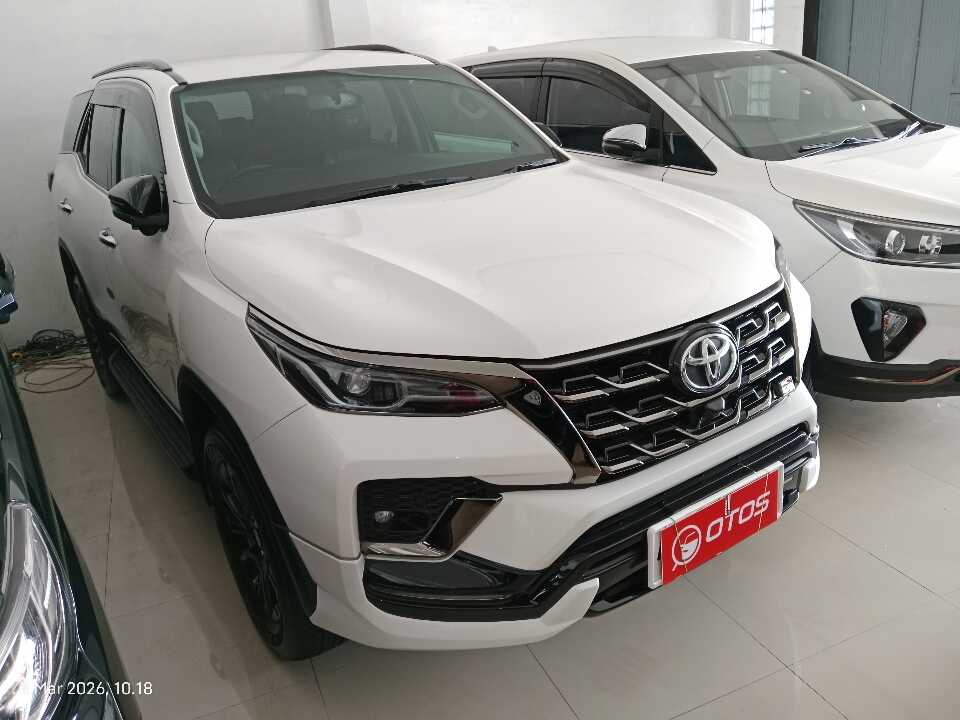 2022 Toyota Fortuner 2.8 4X2 VRZ - Foto 1 dari 6