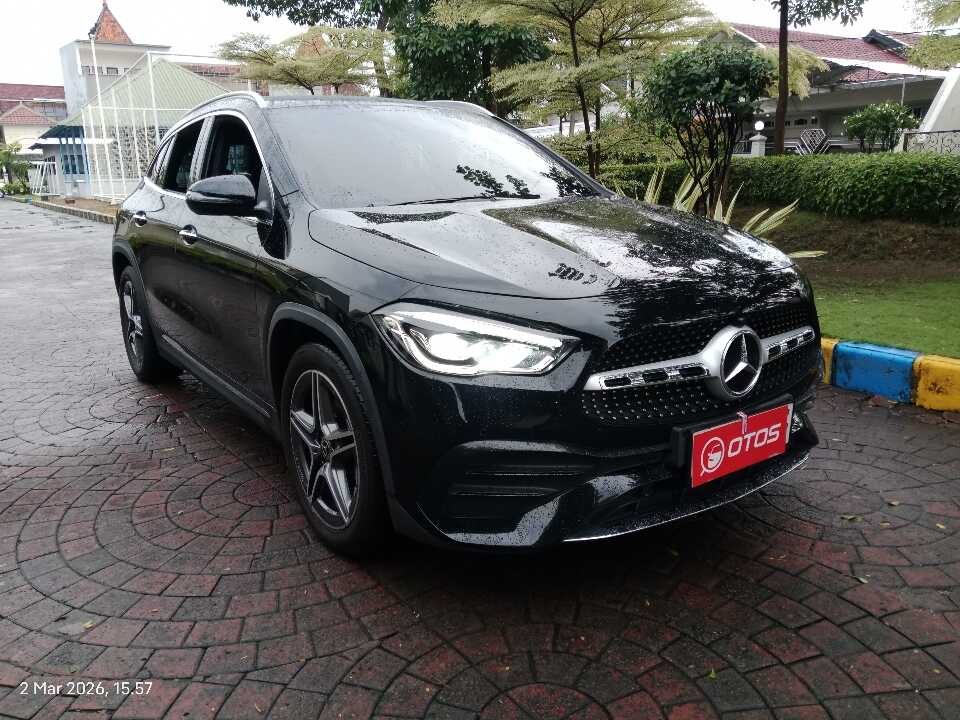 2022 Mercedes-Benz GLA200 1.3 - Foto 1 dari 9