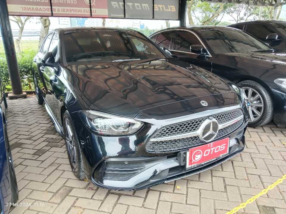 2023 Mercedes-Benz C300 2.0 AMG - Foto 1 dari 6