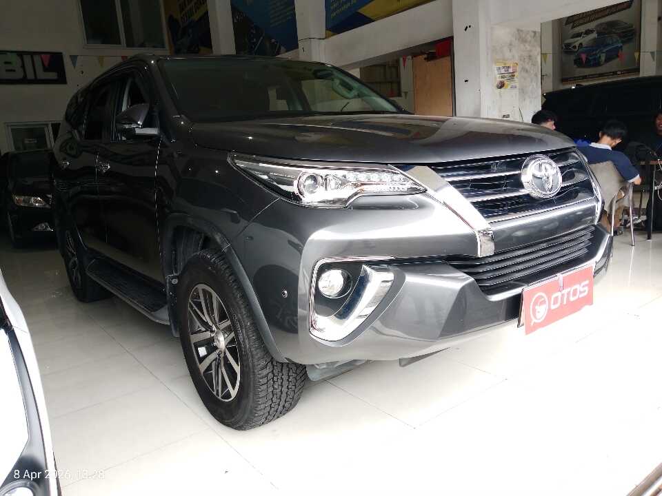 2019 Toyota Fortuner 2.4 4X2 VRZ - Foto 1 dari 6