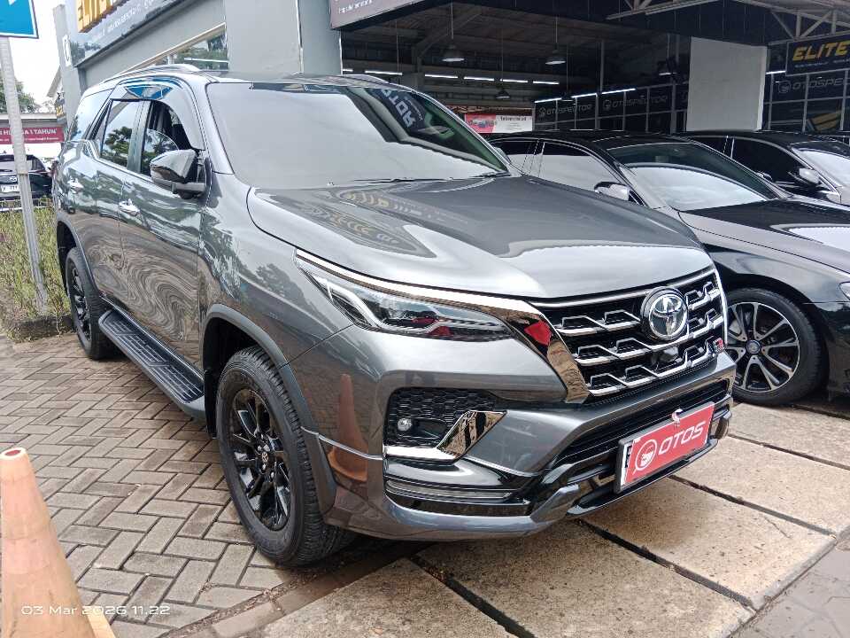 2023 Toyota Fortuner 2.8 4X2 VRZ - Foto 1 dari 6