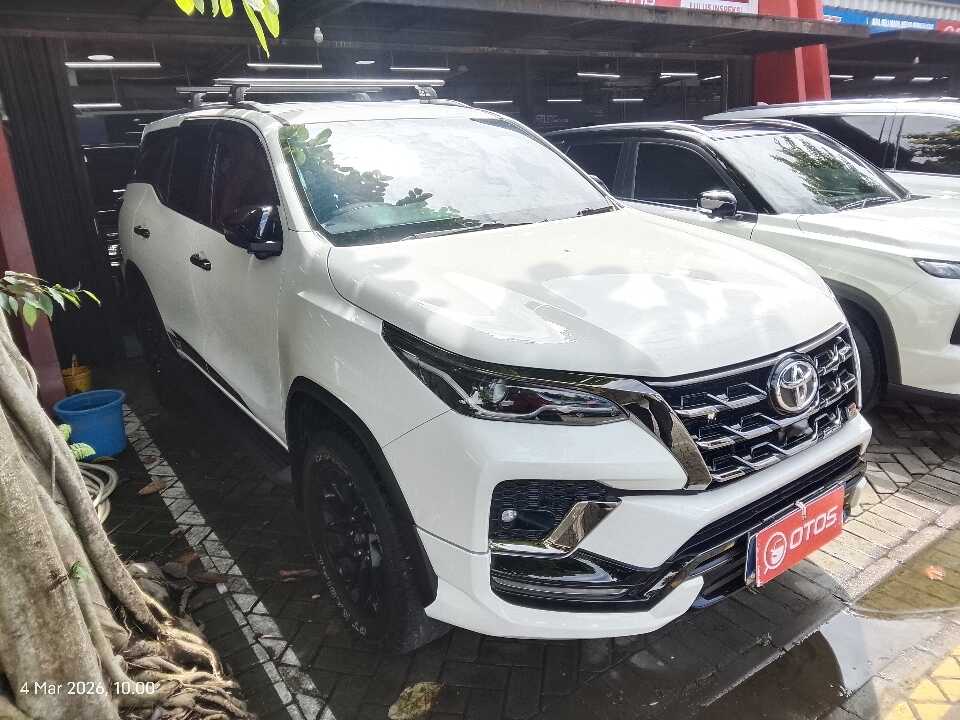 2023 Toyota Fortuner 2.8 4X2 VRZ - Foto 1 dari 6