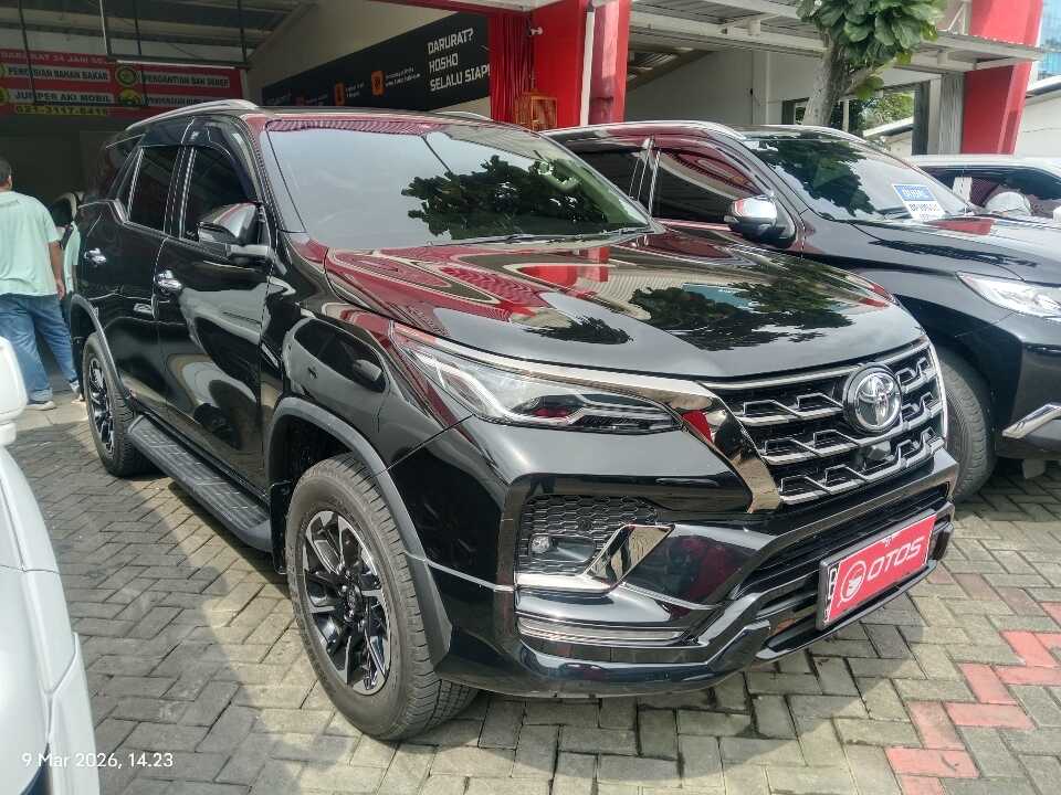 2022 Toyota Fortuner 2.8 4X2 VRZ - Foto 1 dari 6