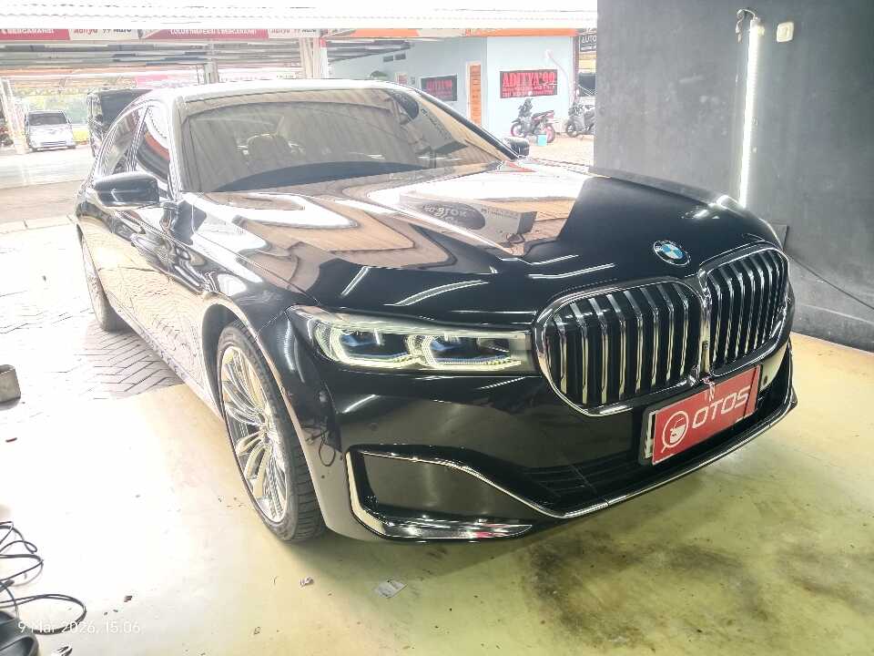 2020 BMW 740Li 3.0 - Foto 1 dari 6