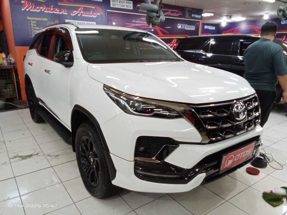 2023 Toyota Fortuner 2.8 4X2 VRZ - Foto 1 dari 6