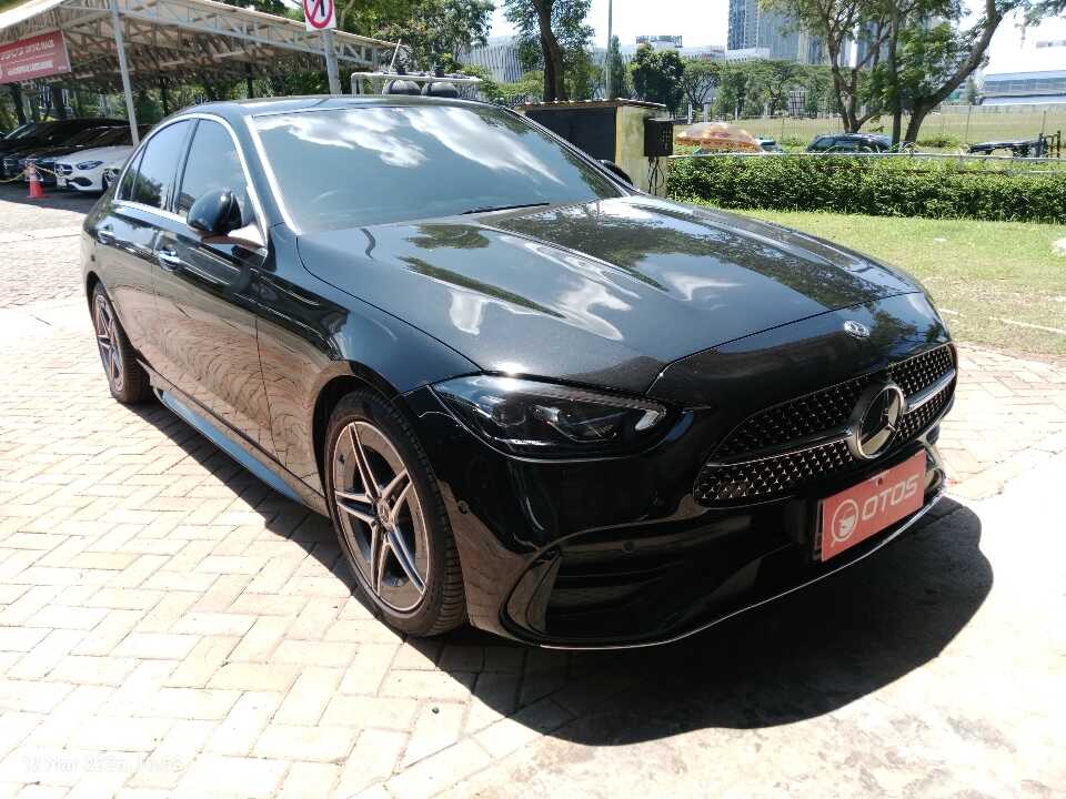 2023 Mercedes-Benz C300 2.0 - Foto 1 dari 6